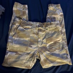 American Eagle hi rise camo joggers